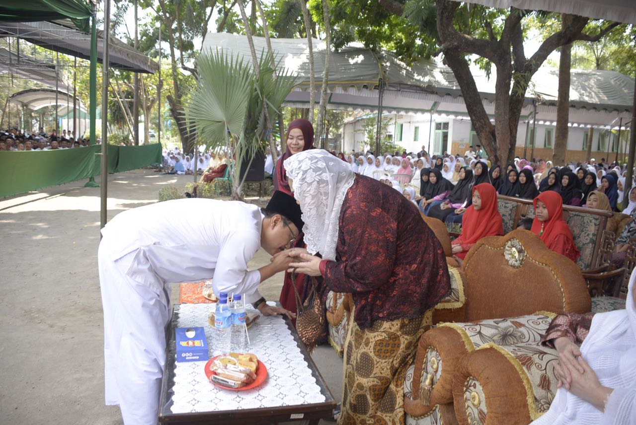 Wagub Jatim Saifullah Yusuf saat menghadiri haul di Blitar, Minggu (12/8/2017)