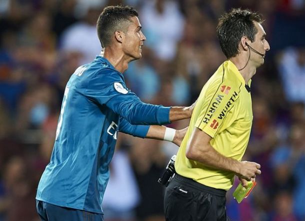 Inilah aksi Ronaldo yang dianggap "dosa besar"  sehingga harus dihukum larangan tampil di lima laga. Foto:espnfc 