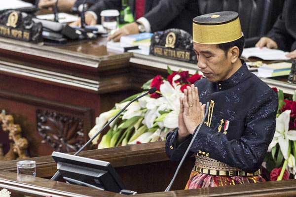 Presiden berdoa berdoa saat sidang MPR, di Gedung DPR-MPR RI, Rabu (16/8). (Foto: Bisniscom)