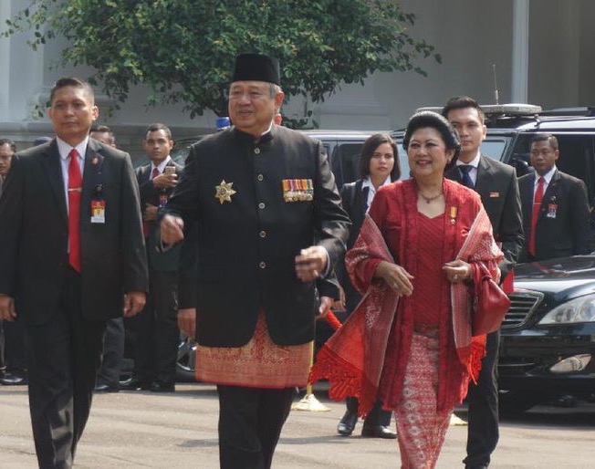 SBY dan Ani Yudhoyono saat menghadiri upacara Kemerdekaan RI, di Istana Negara, Kamis (17/8). (Foto: Detik)