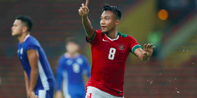 Salah satu pencetak gol Indonesia ke gawang Filipina, Hargianto  bernomor punggung 8. foto;bsport 