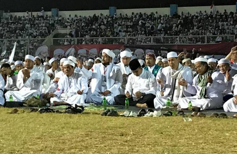 Gubernur DKI Jakarta terpilih Anies Baswedan saat menghadiri milad ke-19 Front Pembela Islam (FPI) di Stadion Kamal Muara, Penjaringan, Jakarta Utara, Sabtu (19/8). (Foto: Istimewa)