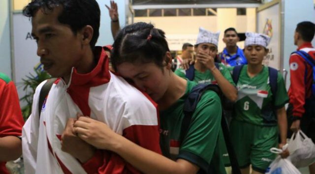 Timnas sepak takraw putri Indonesia yang walk out saat berhadapan dengan Malaysia, Minggu (20/8/). (Foto: Kemenpora) 