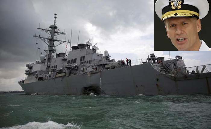 Kapal USS John S. McCain usai tabrakan dengan kapal dagang, Wakil Laksamana Joseph Aucoin (inzet). (foto: dokumentasi voa-news)