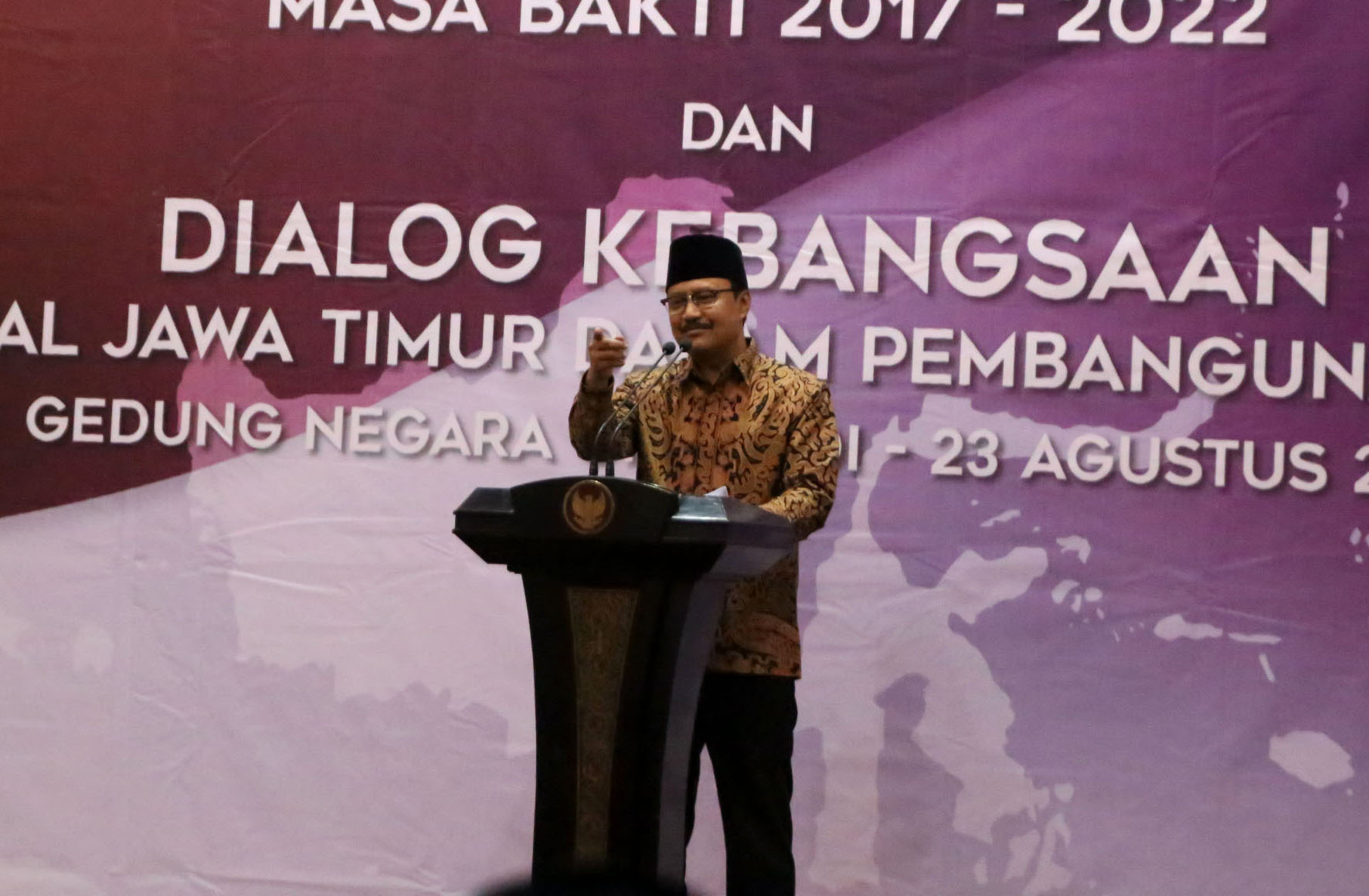 Wagub Jatim Saifullah Yusuf ketika memberikan sambutan pengukuhan IKAL di Grahadi, Rabu (23/8/2017)