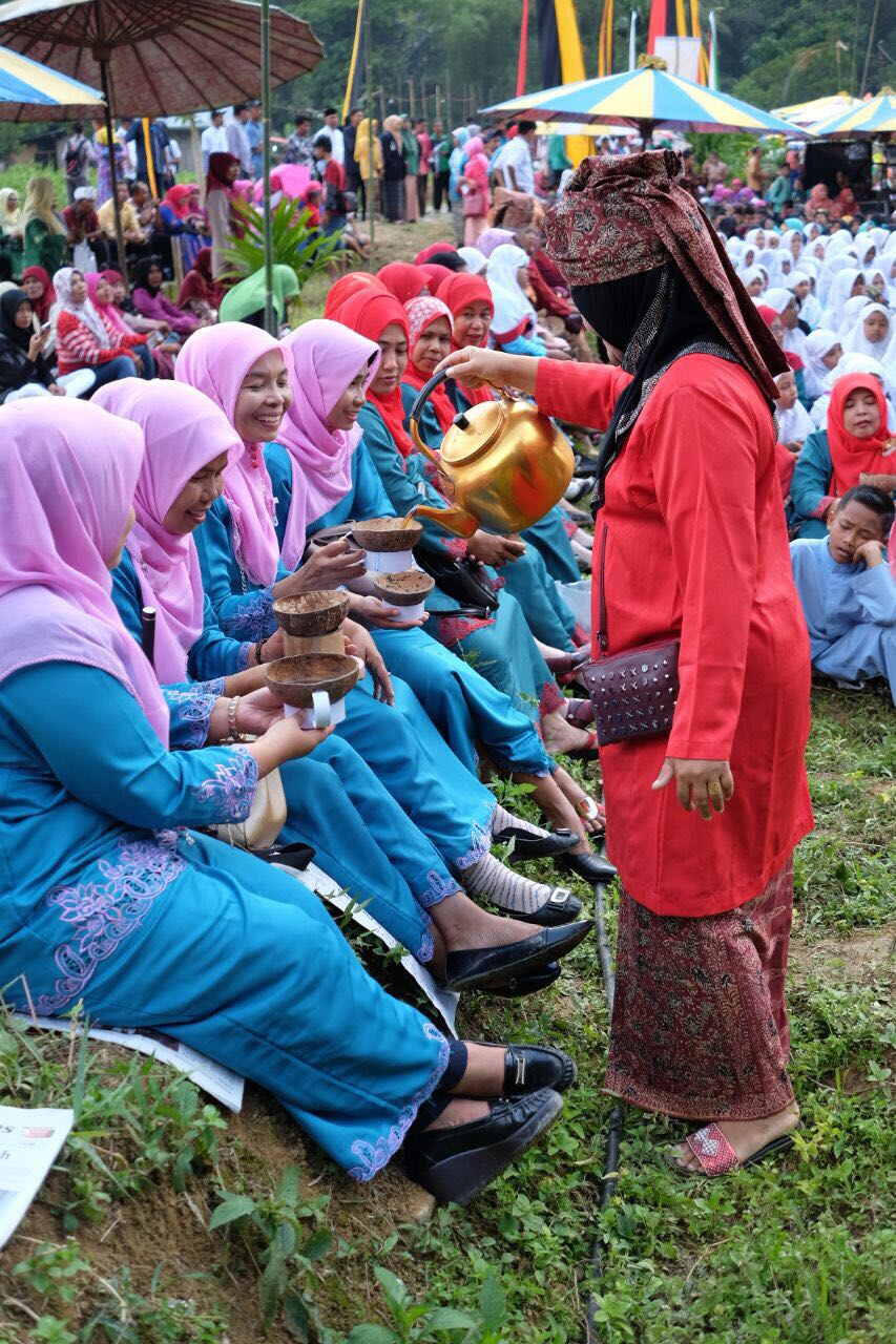 Huihhh asyiknya ngopi bareng Kopi Kawa  bersama ribuan orang. foto:ist