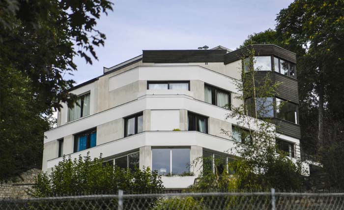 Inilah rumah mewah di Bougival, pinggiran barat Paris, yang mulai hari Jumat (1/9) kemarin jadi tempat tinggal pesepakbola asal Brazil, Neymar. (foto: afp)