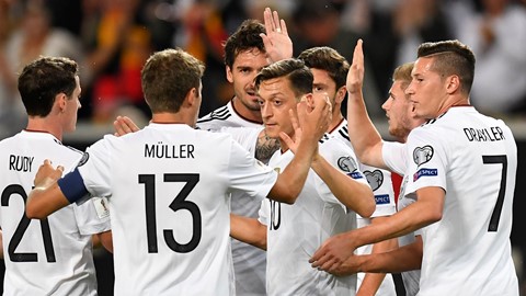 Mezut Ozil membuka pesta gol Jerman ke gawang Norwegia di kualifikasi Piala Dunia 2018 Zina Eropa, dini hari tadi. Foto:fifa.com