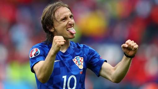 Gelandang Kroasia Luca Modric  akan mendapat lawan sepadan saat bertandang melawan Turki, dini hari nanti. 