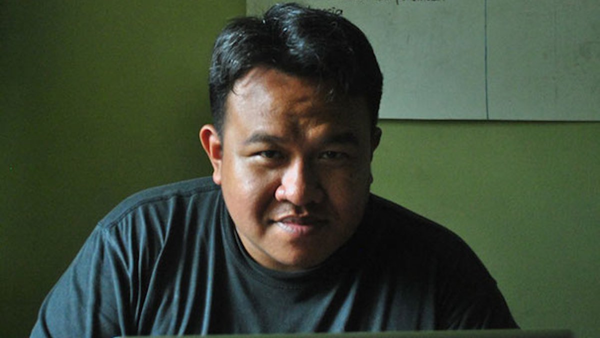 Dhandy Dwi Laksono adalah seorang jurnalis yang dikenal dengan produk-produk jurnalistik berupa buku maupun film dokumenter dengan pendekatan jurnalisme investigatif.  (Foto: Tirto.id)