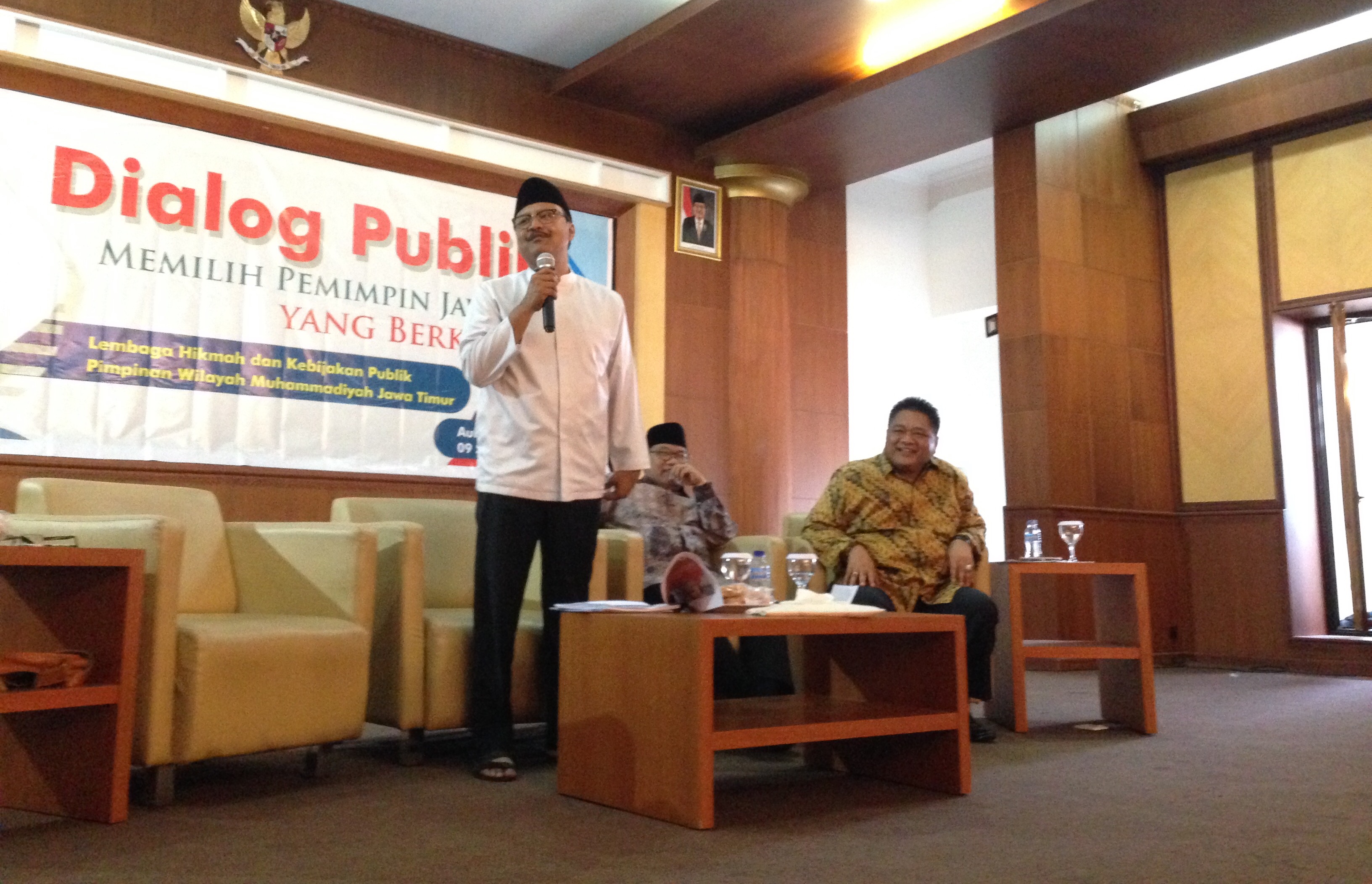 Wakil Gubernur Jatim Saifullah Yusuf (Gus Ipul), saat memaparkan programnya di hadampan warga Muhammdiyah Jatim. (Foto: frd/ ngopibareng.id)
