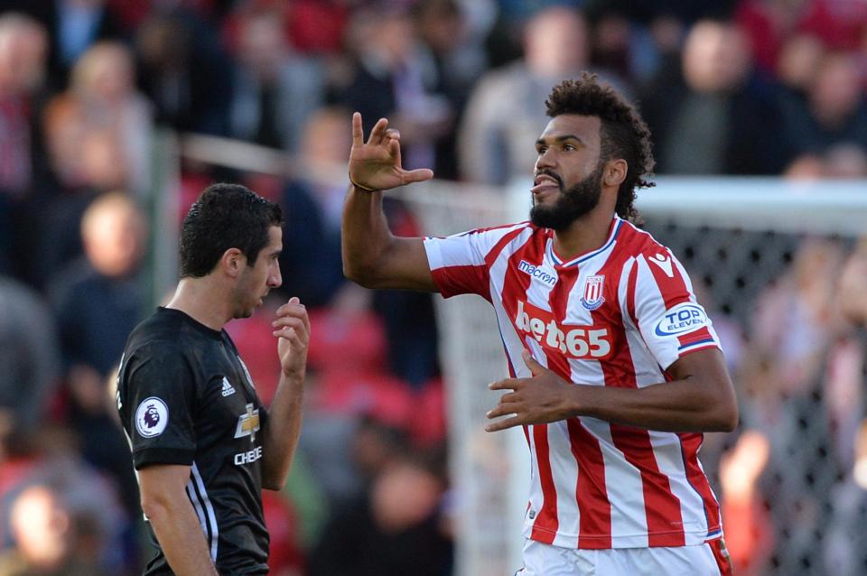 Penyerang Stoke City, Eric Maxim Choupo-Moting menjadi pemain pertama yang membobol gawang Manchester United musim ini. foto:reuters