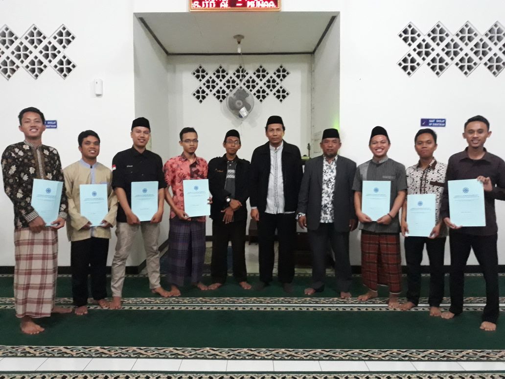 SIAP: Para juru dakwah yang siap diberangkatkan LDK dari Solo. (foto: muhammadiyah.or.id)