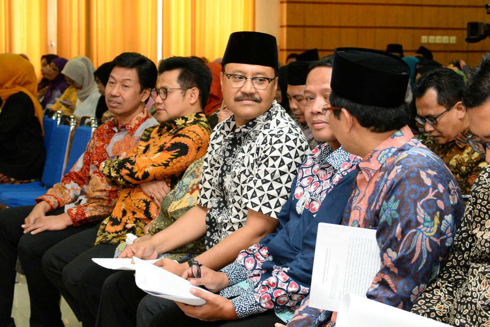 Gubernur Jawa Timur Saifullah Yusuf (Gus Ipul) saat menghadiri diskusi ilmiah yang diselenggarakan oleh Fakultas Ilmu Sosial dan Politik Universitas Airlangga Surabaya, Rabu, 13 September 2017. (Foto: Humas Pemprov)