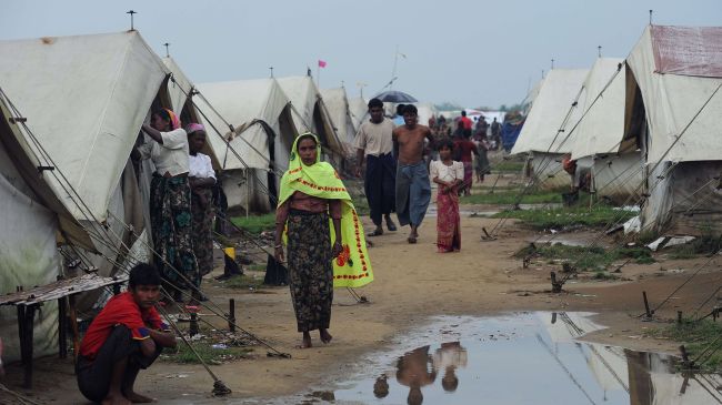 Tempat pengsian warga Rohingya, yang menggunakan tenda-tenda untuk pengganti rumah mereka.