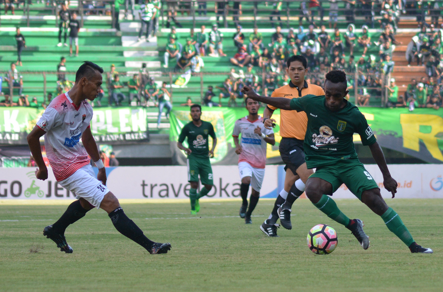 Penyerang Persebaya Ricky Kayame, sukses menjadi bintang lapangan dalam pertandingan melawan Persinga Ngawi, Kamis 14 September 2017. (foto: haris/ngopibareg.id