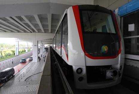 FASILITAS BARU: Skyatrain yang sejak Minggu (17/9) kemarin mulai beroperasi di Bandara Soekarno-Hatta Tangerang.