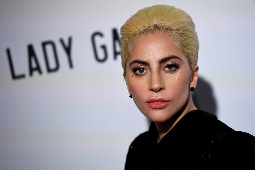Lady Gaga berperan dalam film A Star Is Born yang mengisahkan seorang penyanyi yang memiliki impian tinggi.