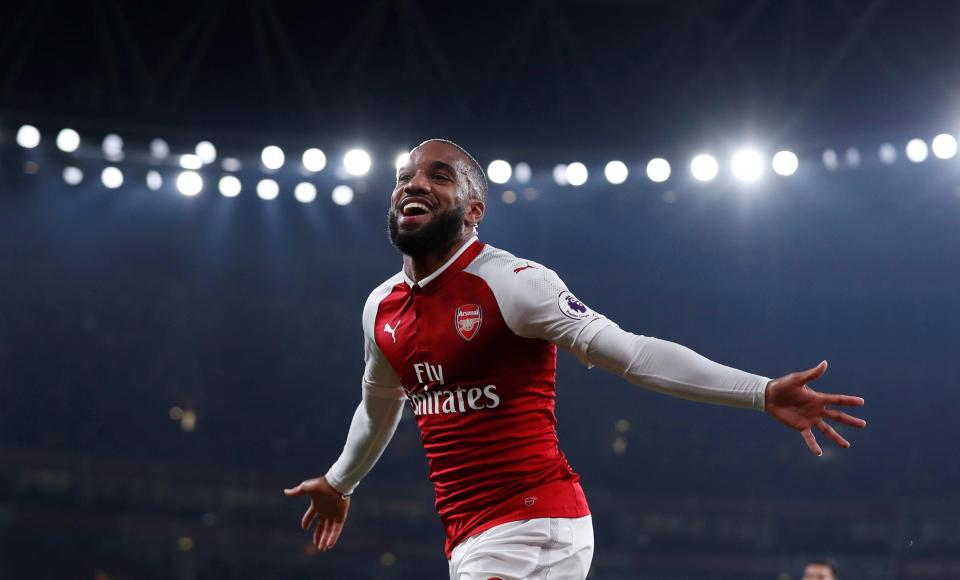 Selebrasi Lacazette usai membobol gawang WBA dalam lanjutan Liga Inggris, dini hari tadi. foto:reuters