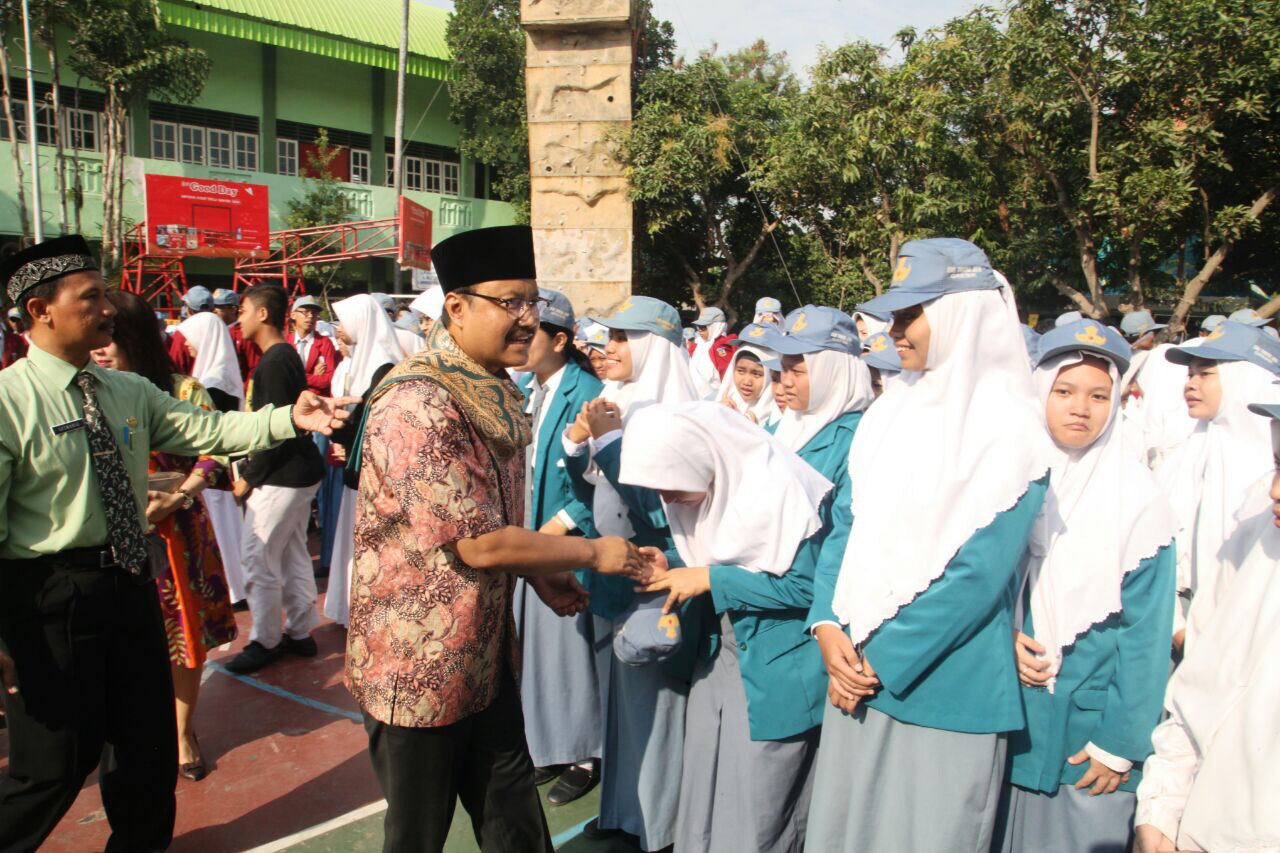 Wagub Jatim Saifullah Yusuf (Gus Ipul) saat menghadiri peluncuran buku dolanan arek-arek Gresik, Selasa (27/9/2017).