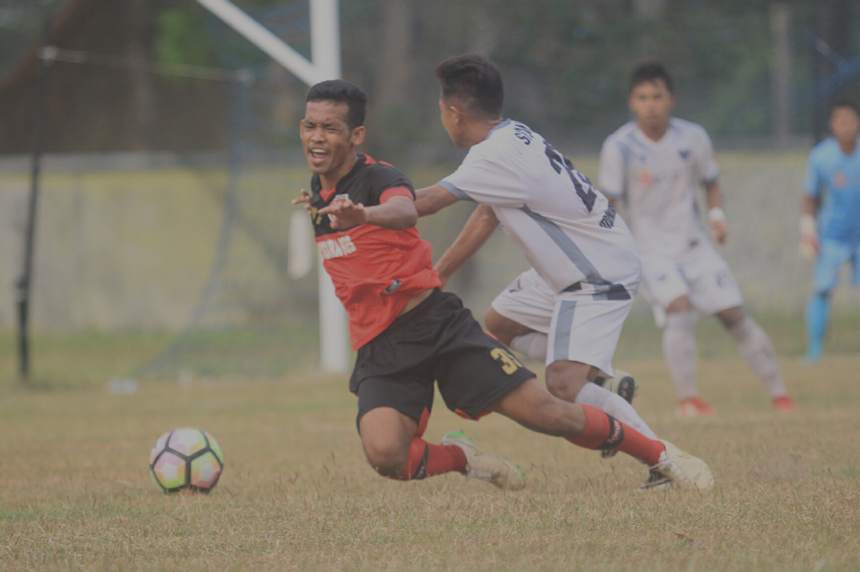 PS Mojokerto Putra saat melawan Madura FC di Grup D. Keduanya masih berpeluang lolos delapan besar. 