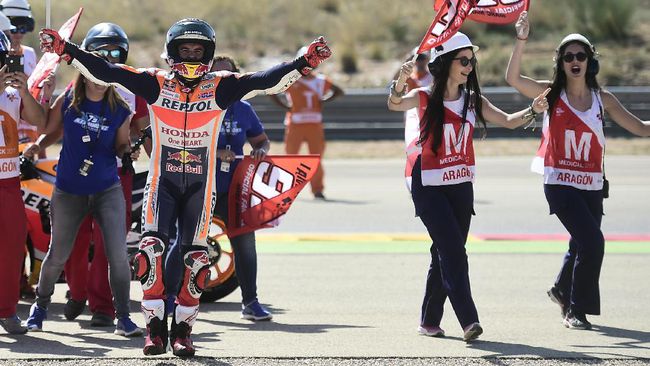 Marquez saat ini menjadi pemuncak klasemen dengan raihan 224 poin berkat kemenangan pada MotoGP Aragon, Minggu 24 September lalu. Adapun Dovizioso menduduki peringkat kedua, terpaut 16 poin dari Marquez. (foto: AFP)