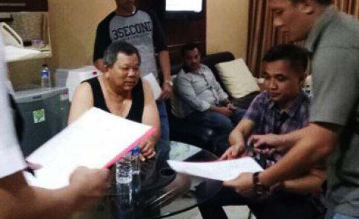 Heri Susanto Gun alias Abun (kiiri) saat diperiksa penyidik KPK beberapa waktu lalu. (foto:bontangklik)