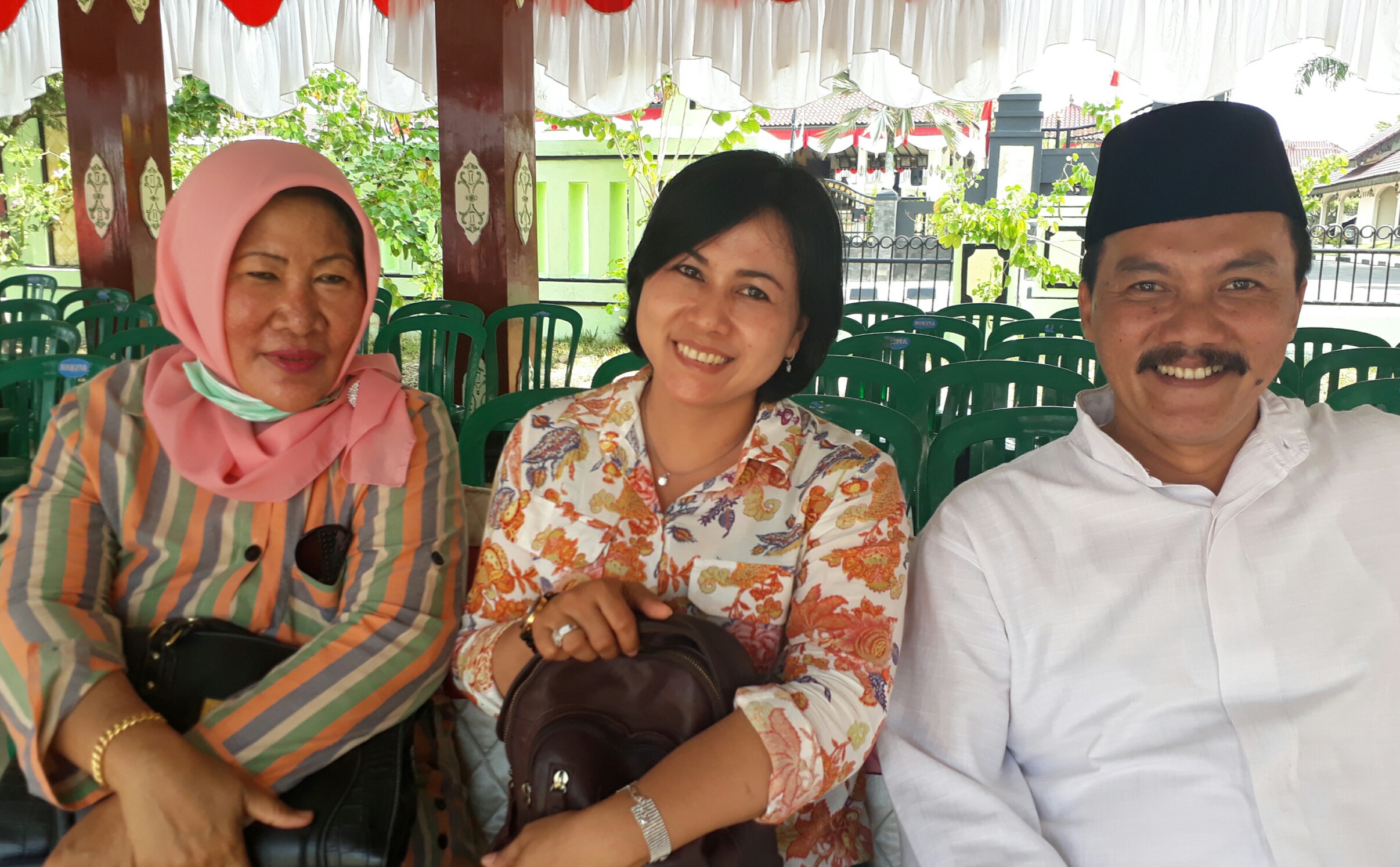 Kabag Humas Pemkab Magetan Nicka (tengah) 