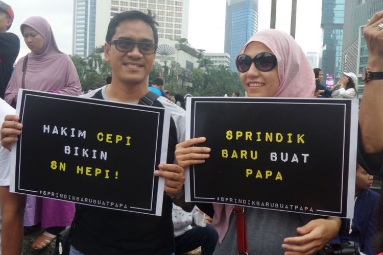 Masyarakat sipil antikorupsi menggelar aksi unjuk rasa terhadap putusan praperadilan Setya Novanto di Bundaran HI, Jakarta, Minggu, 1 Oktober 2017.(KOMPAS.com/ABBA GABRILLIN)