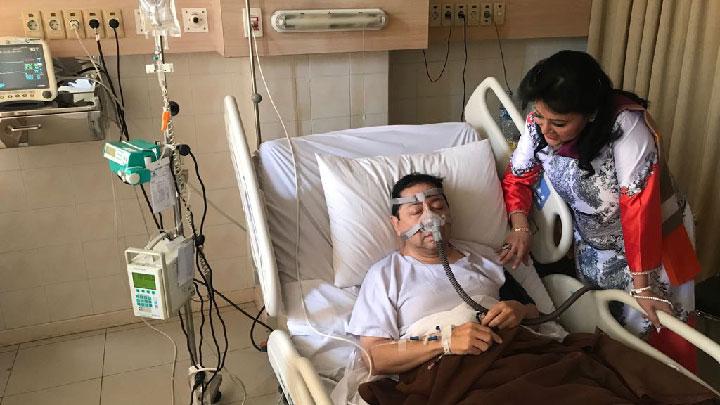 Foto Ketua Dewan Perwakilan Rakyat, Setya Novanto, yang tengah dirawat di rumah sakit dengan sejumlah alat medis terpasang di badannya. (Foto: Istimewa)