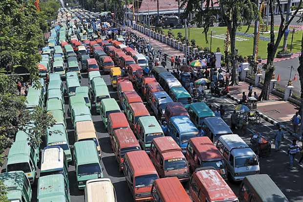 Angkot Surabaya Mogok. Foto : Ilustrasi