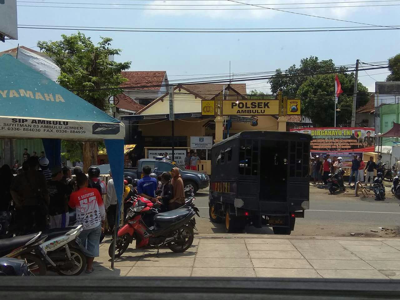 Polsek Jember yang menjadi temoat bentrokan antara Bonek dan PSHT. (foto: Istimewa)