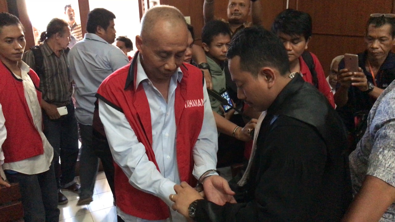Terdakwa M Sutomo Hadi saat menjalani sidang di pengadilan tingkat pertama PN Surabaya. 