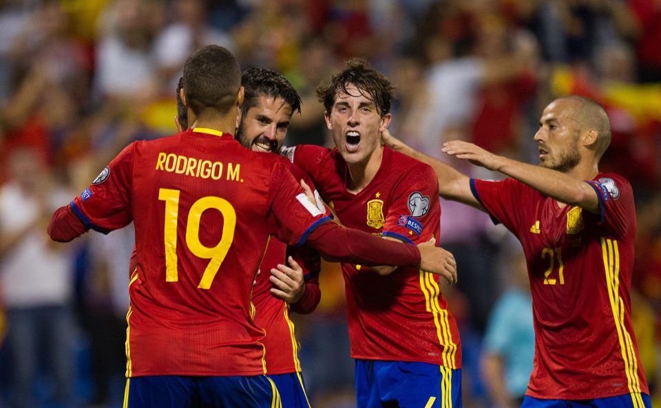 Pemain Spanyol merayakan gol kedua yang dicetak Isco ke gawang Albania, dini hari tadi. 