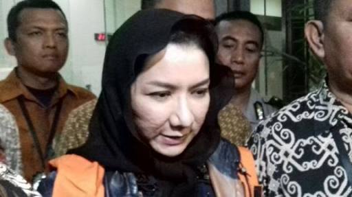 Bupati Rita Widyasari . 