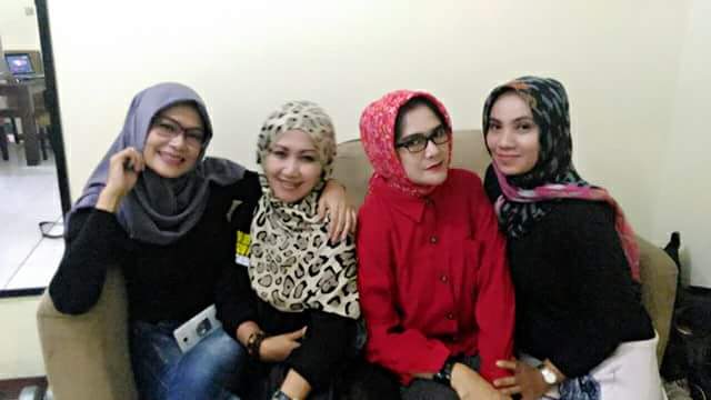 Dari Yg Kiri ke kanan: Lady Avisha, Mel Shandy,  Cut Irna, Yevie Nabela