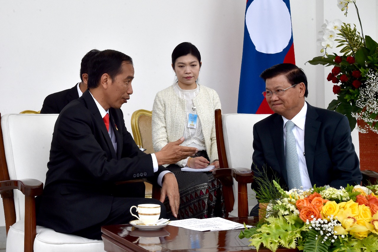 Presiden Joko Widodo dan Perdana Menteri Laos Thongloun Sisoulith sepakat bahwa kedua negara akan terus berkomitmen untuk mempersatukan ASEAN. (Foto: Biro Pers/Setpres) 