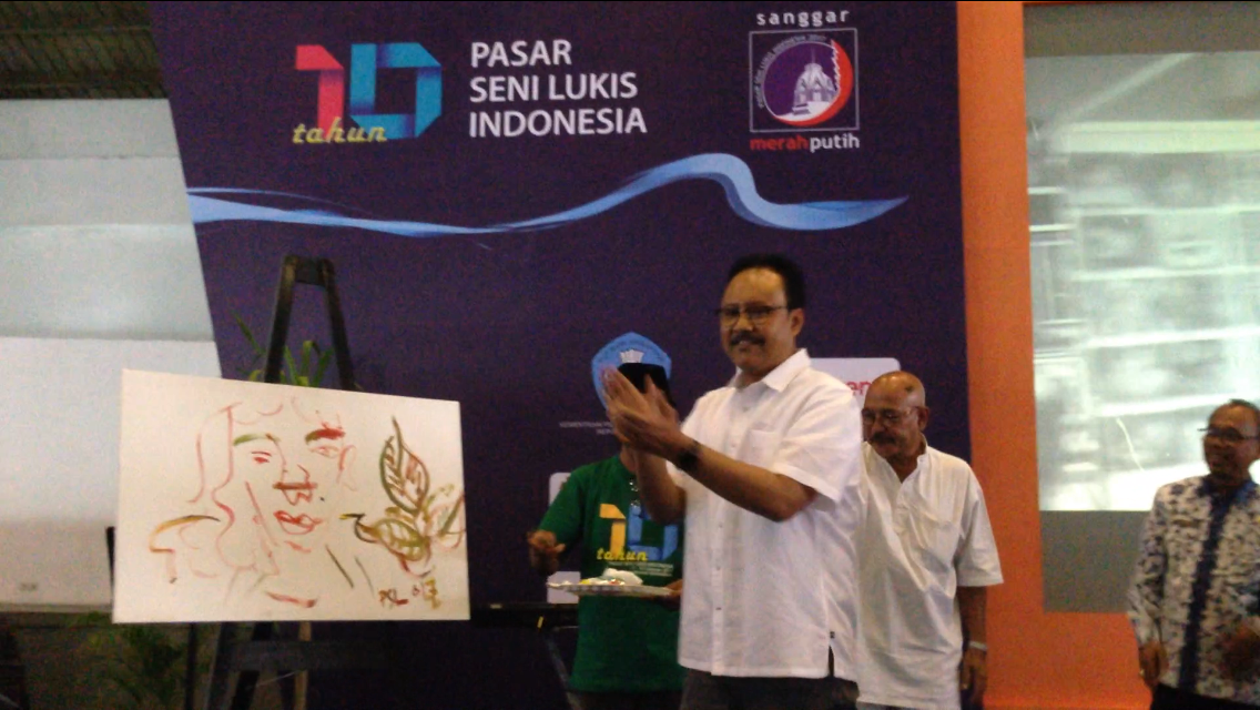 Gus Ipul membuka Pasar Seni Lukis Indonesia, di JX Internasional Surabaya, Jumat, 13 Oktober 2013. (Foto: frd/ngopibareng.id)