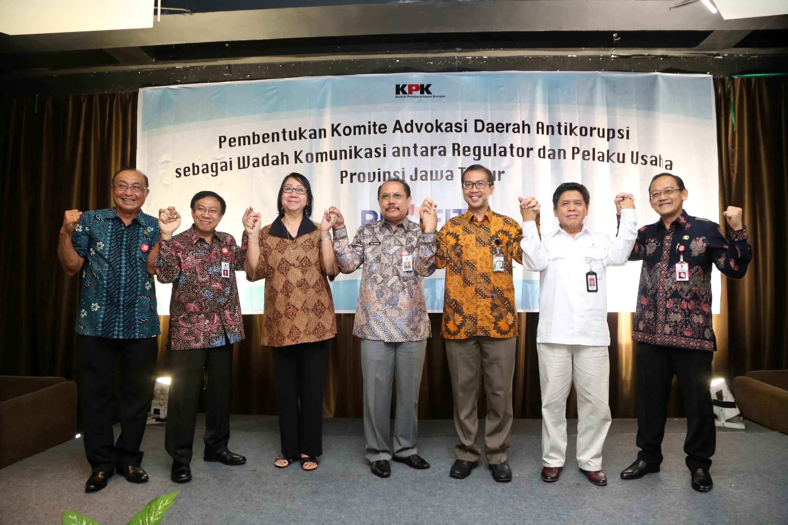 Sekdaprov Jatim buka acara pembentukan komite advokasi daerah anti korupsi di hotel Mercure Surabaya.