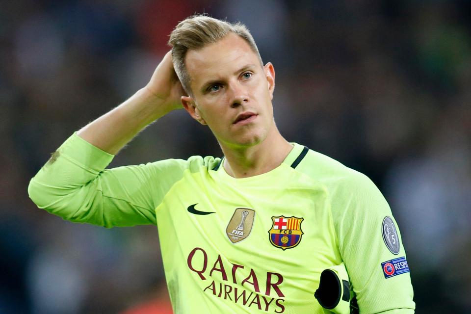 Kiper Barcelona Ter Stegen ikut berduka cita atas meninggalnya kiper Persela Choirul Huda.   