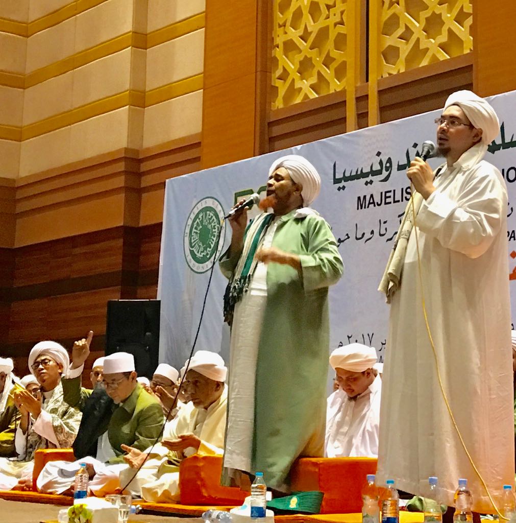 Habib Umar Al-Hafidz ketika berceramah di Jakarta. (foto: ist)