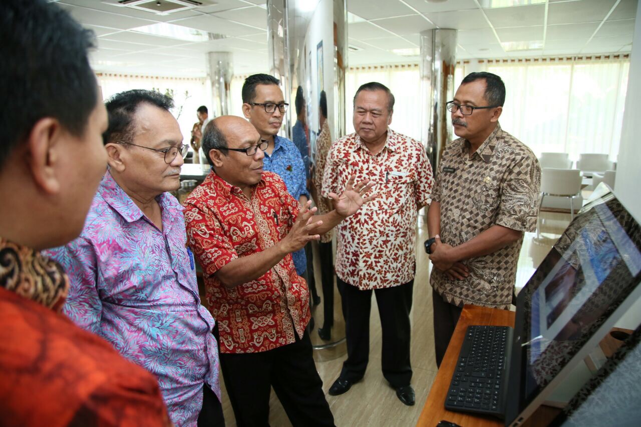 Anggota Dewan Riset Daerah ketika berada di kantor Pemkab Banyuwangi, Kamis (19/10/2017). Foto : Istimewa