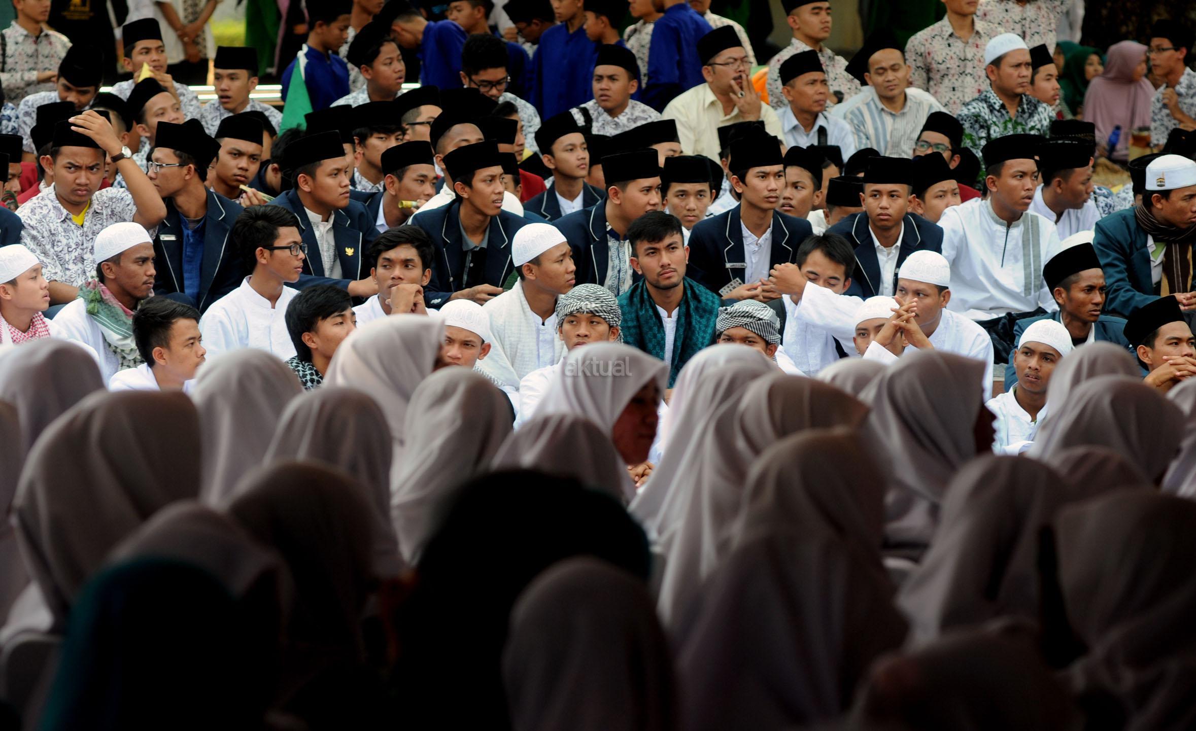 APEL: Suasana peringatan Hari Santri Nasional di Tugu Proklamasi Jakarta, Ahad (22/10/2017). (foto: ist)