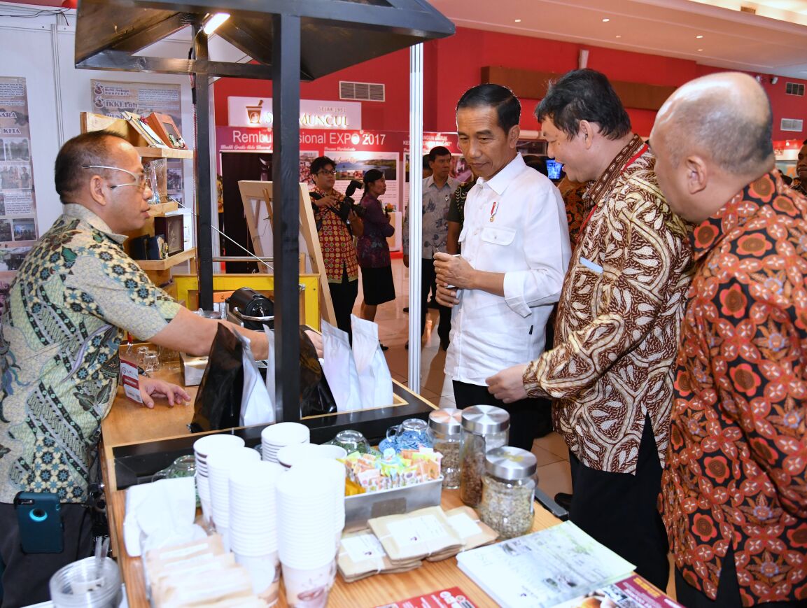 Presiden Joko Widodo, Senin malam, 23 Oktober 2017, menghadiri acara Rembuk Nasional 2017 yang digelar di JIExpo Kemayoran, Jakarta. (Foto: Biro Pers/Setpres) 