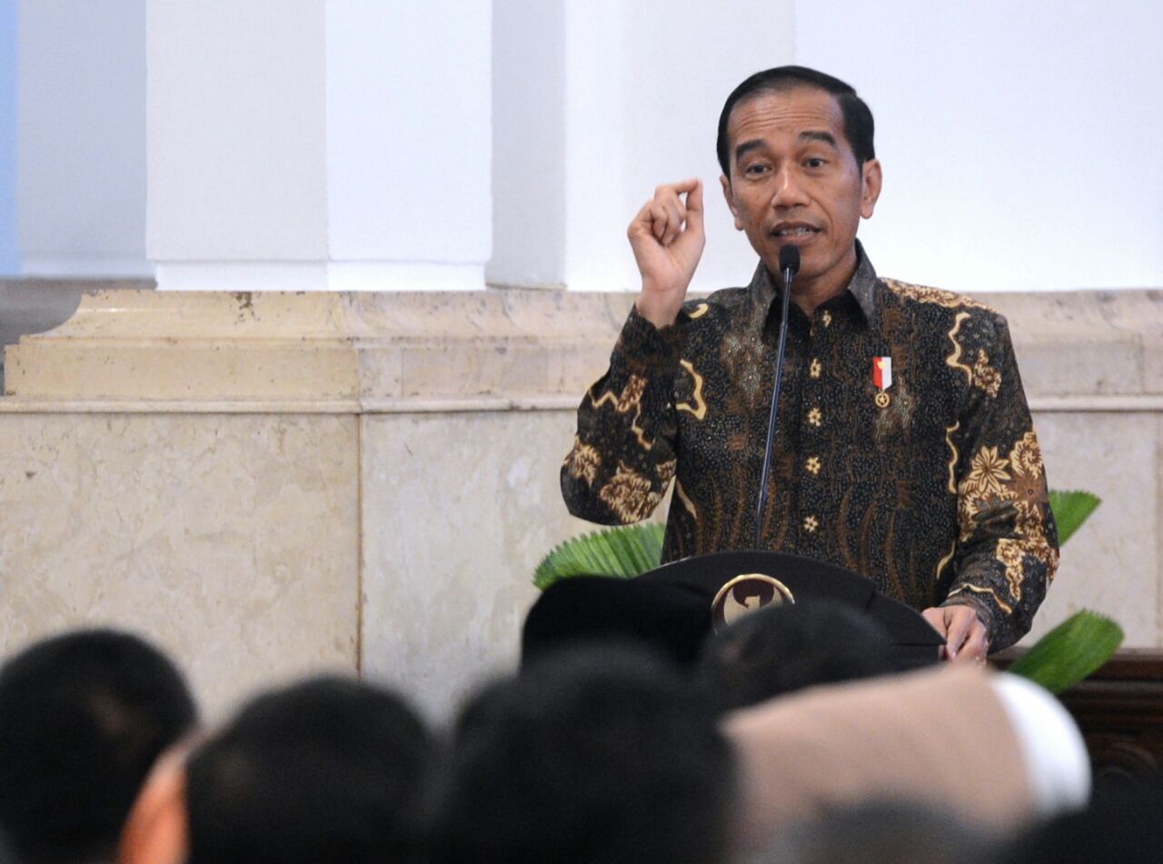 Presiden Joko Widodo saat memberikan pengarahan kepada para Gubernur, Bupati, dan Wali Kota seluruh Indonesia, di Istana Negara, pada Selasa, 24 Oktober 2017. (Foto: Biro Pers/Setpres) 