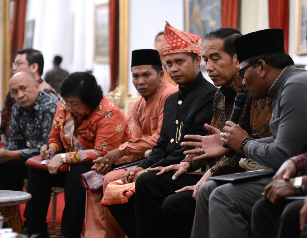 Presiden Joko Widodo membuka Konferensi Tenurial Reformasi Penguasaan Tanah dan Pengelolaan Hutan Indonesia Tahun 2017 di Istana Negara, Jakarta, pada Rabu, 25 Oktober 2017. (Foto: Biro Pers/Setpres) 