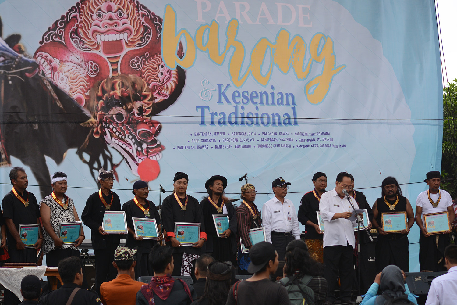 Dinas Kebudayaan dan Pariwisata Jatim, Jurianto, saat membuka Parade Barong dan Kesenian Tradisional, di Lapangan Makodam V Brawijaya, Rabu 25 Oktober 2017. (foto: hrs/ngopibareng.id)