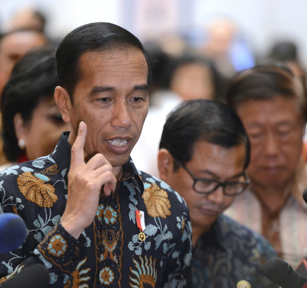 Presiden Joko Widodo memberika keterangan kepada awak media seusai meresmikan Rapat Kerja Nasional Perwakilan Umat Buddha di Indonesia (Rakernas Walubi), Kamis, 26 Oktober 2017. (Foto: Biro Pers/Setpres)  