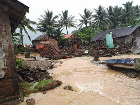 Banjir menerjang Tanggamus, Lampung (27/10/2017).