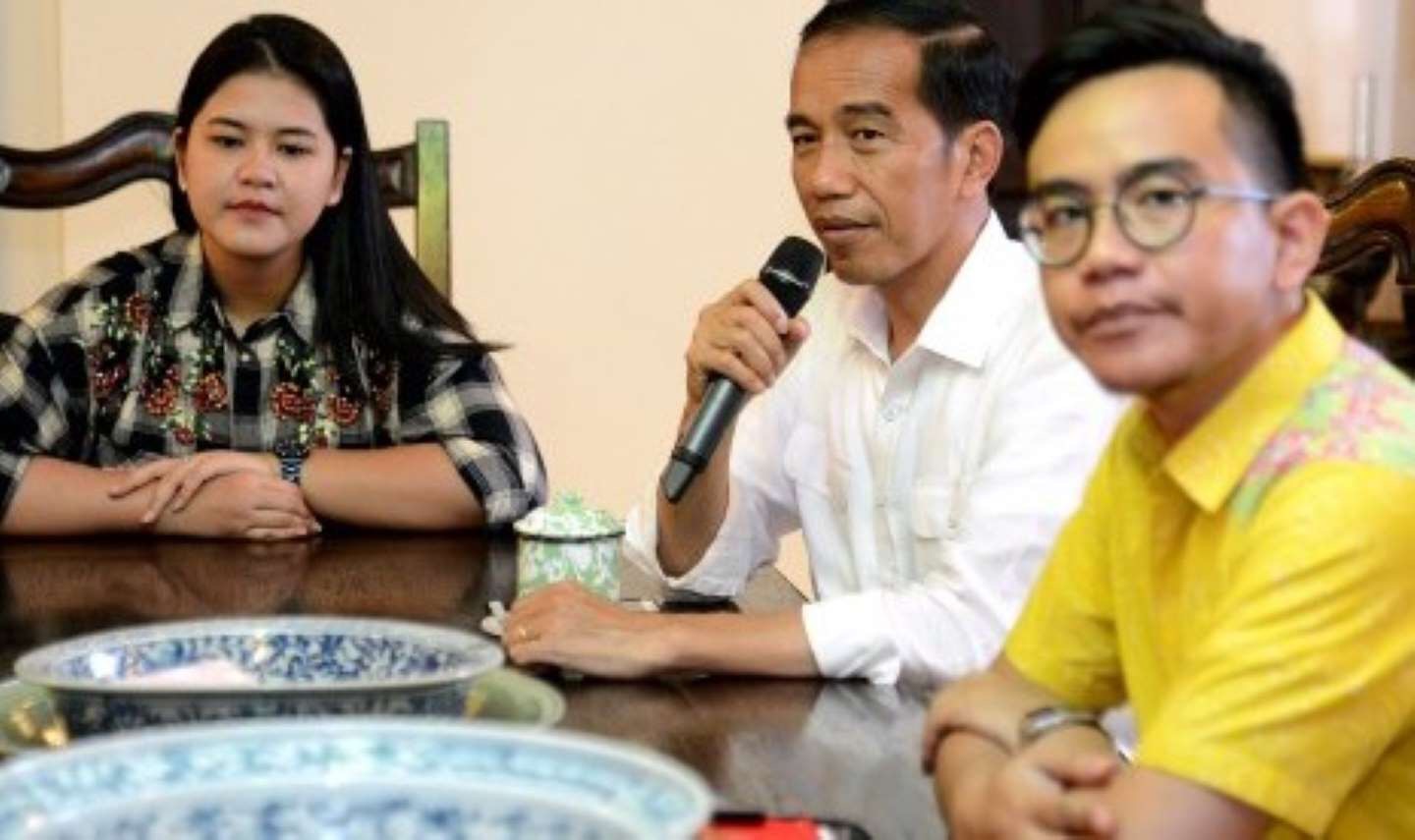 Presiden Joko Widodo bersama dua anaknya.